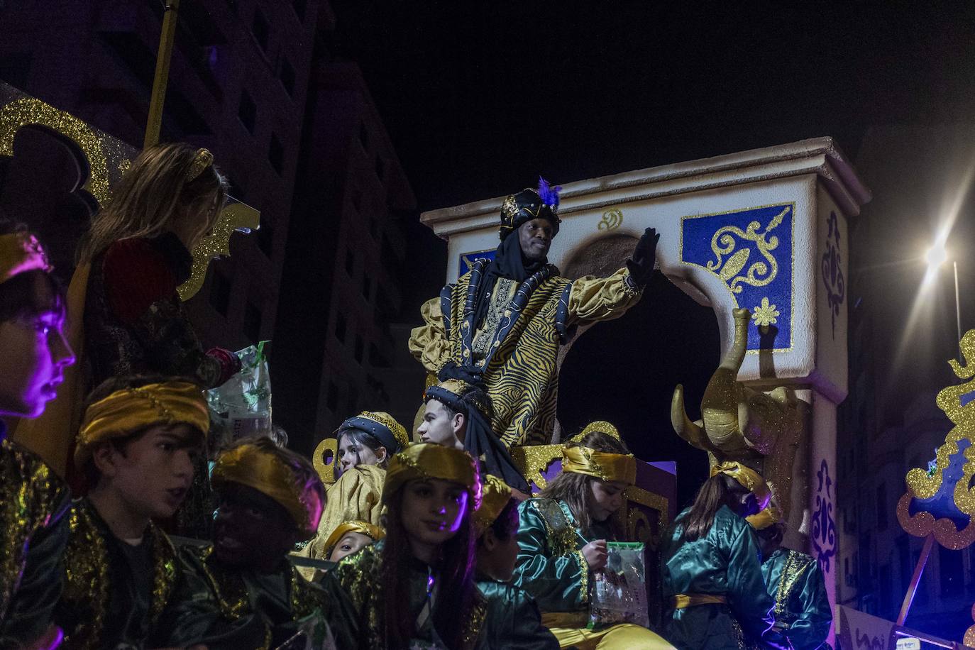 El desfile de los Reyes Magos en Cáceres en imágenes