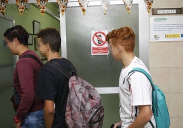 Educación pospone prohibir el uso de móviles en las aulas