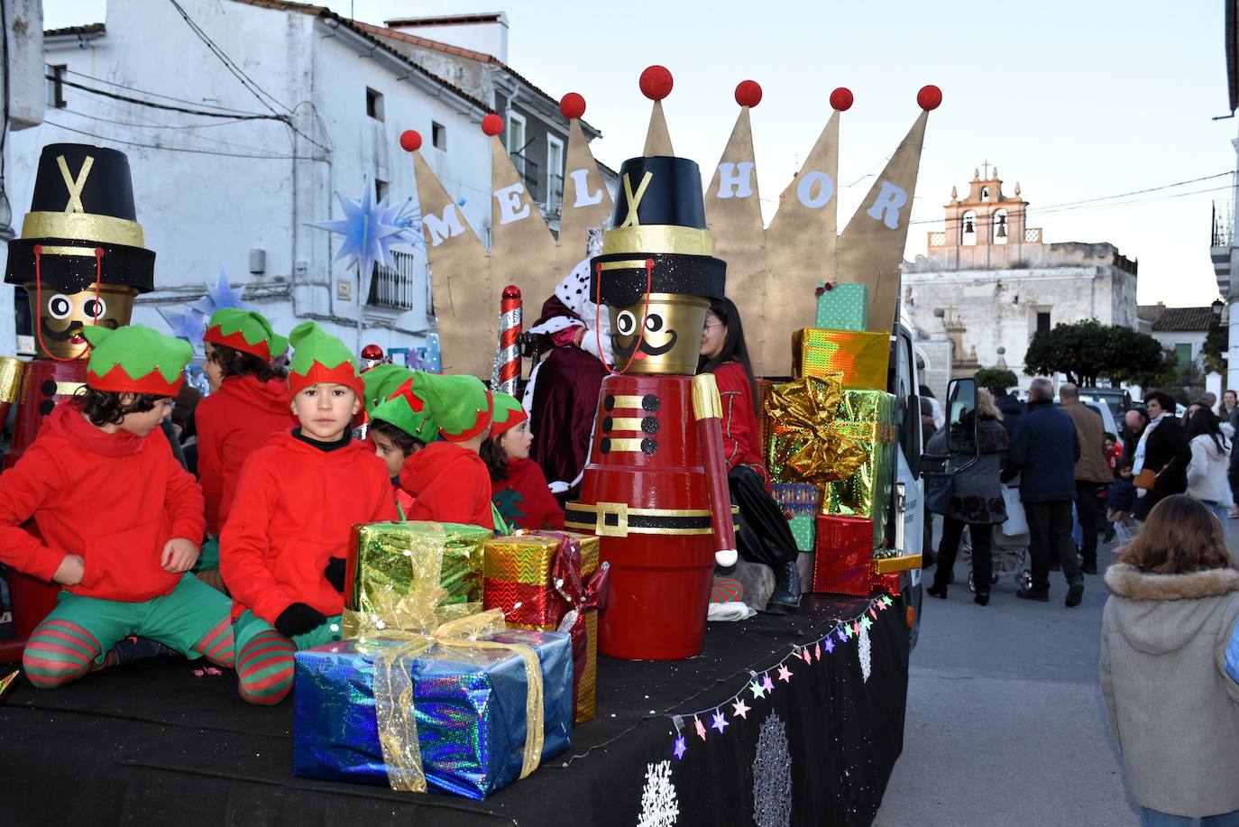 Los Magos de Oriente llenan Alburquerque de ilusión