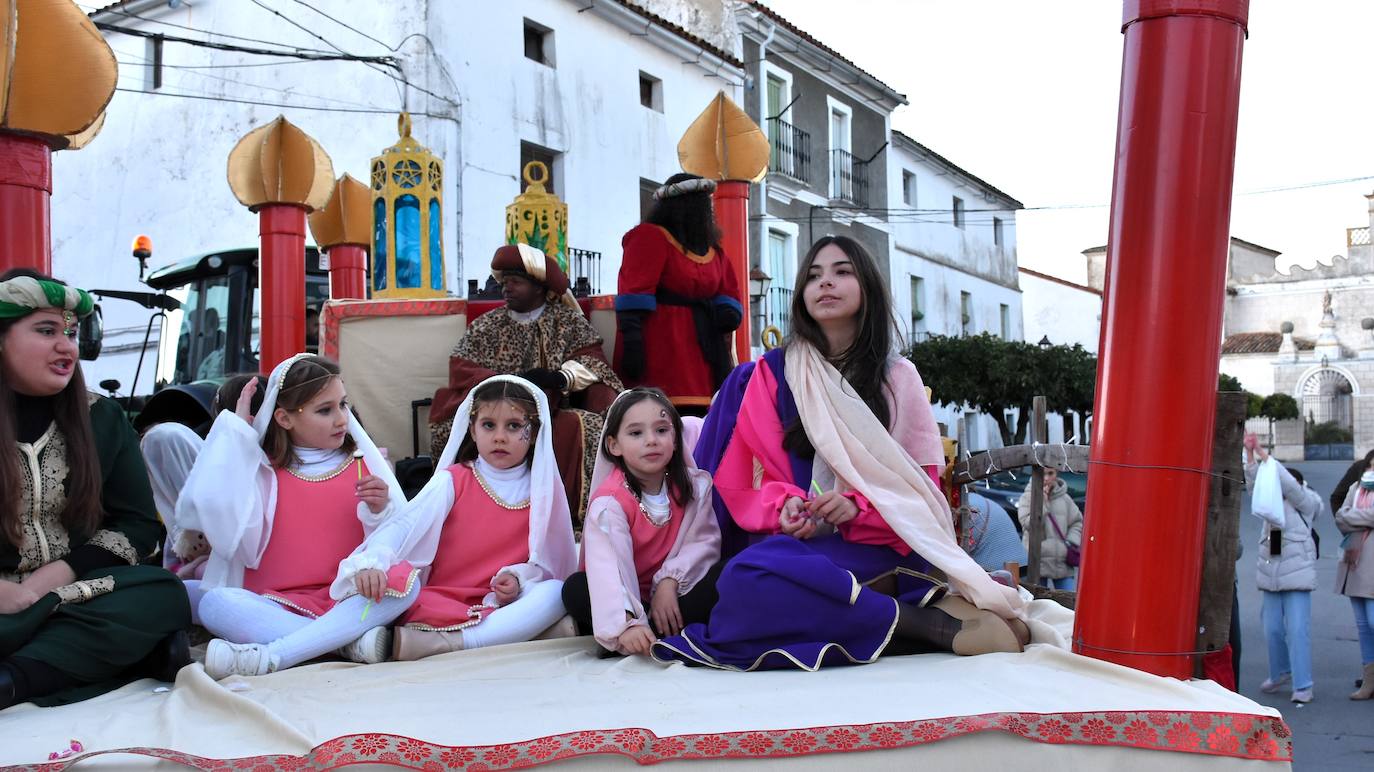 Los Magos de Oriente llenan Alburquerque de ilusión