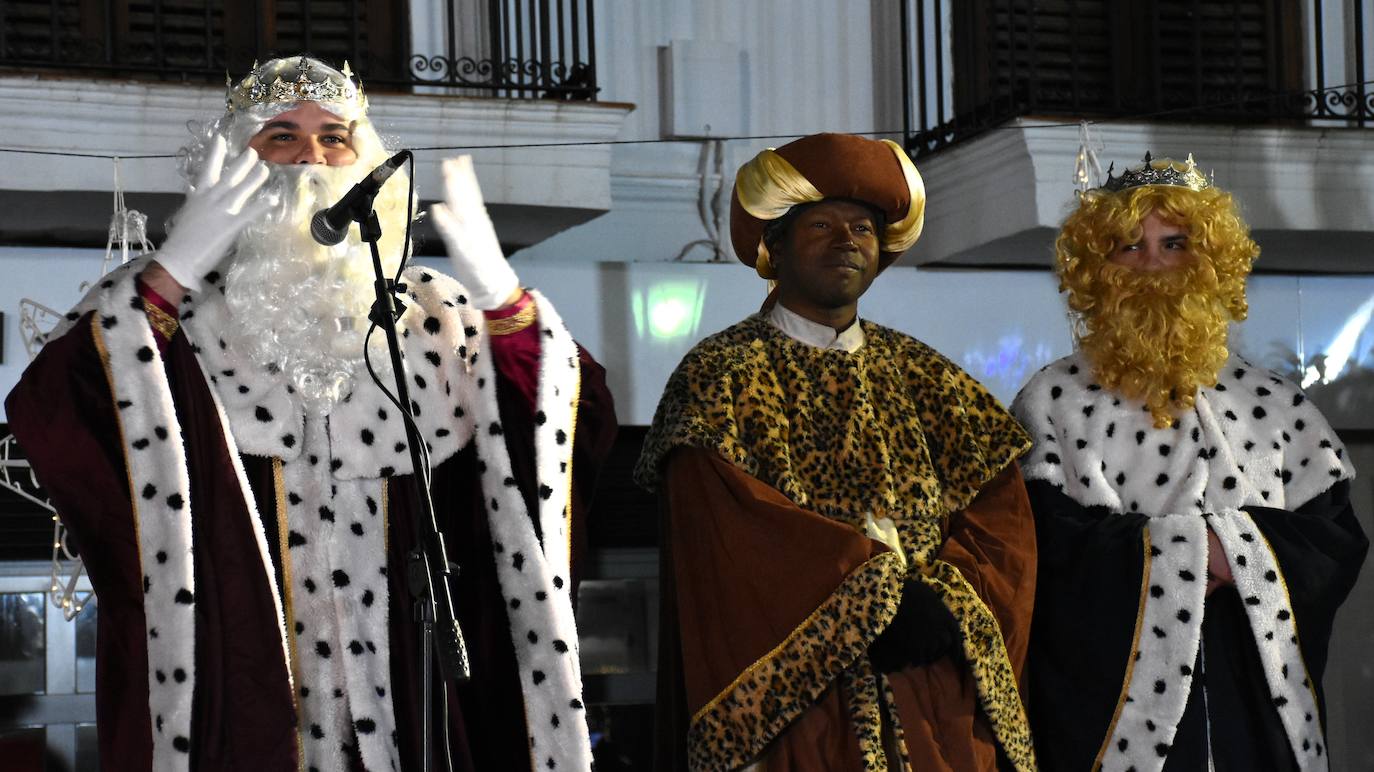 Los Magos de Oriente llenan Alburquerque de ilusión
