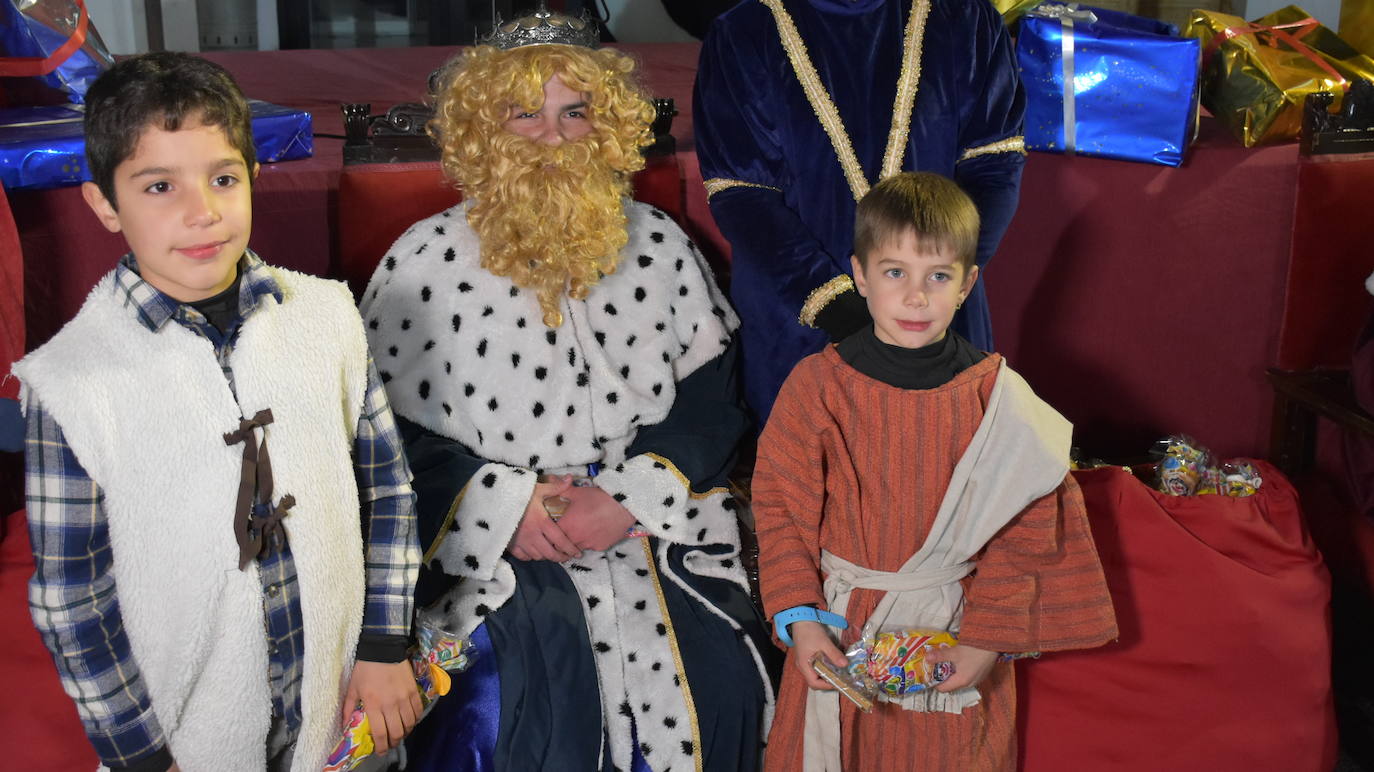 Los Magos de Oriente llenan Alburquerque de ilusión