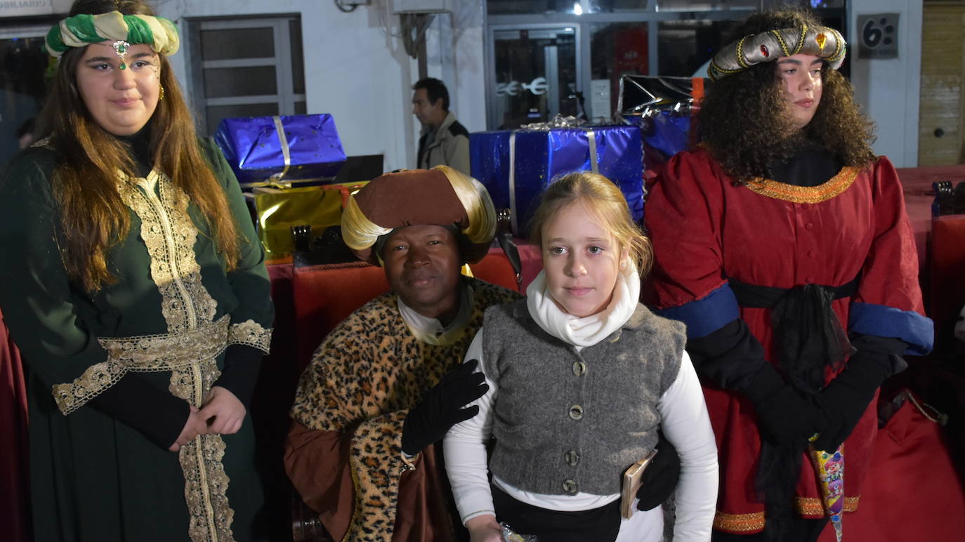Los Magos de Oriente llenan Alburquerque de ilusión
