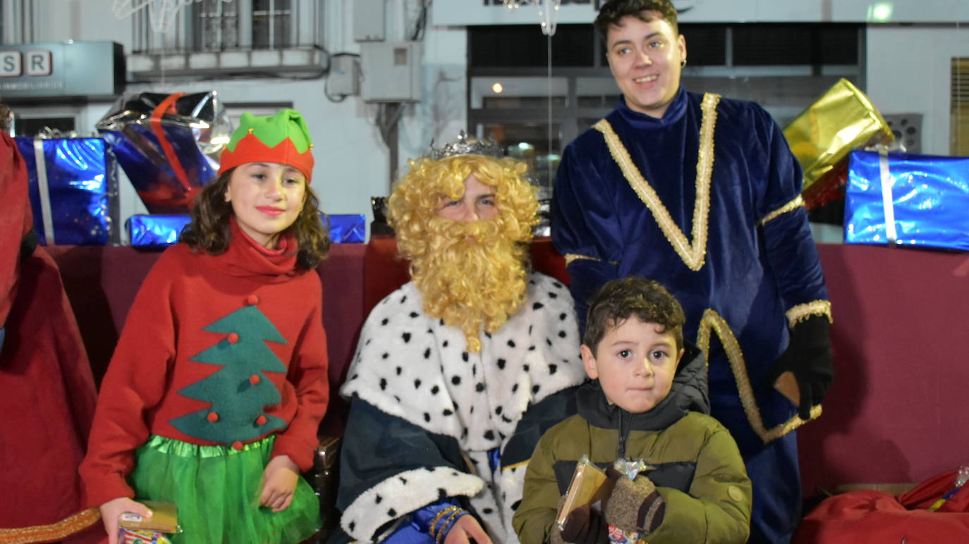 Los Magos de Oriente llenan Alburquerque de ilusión