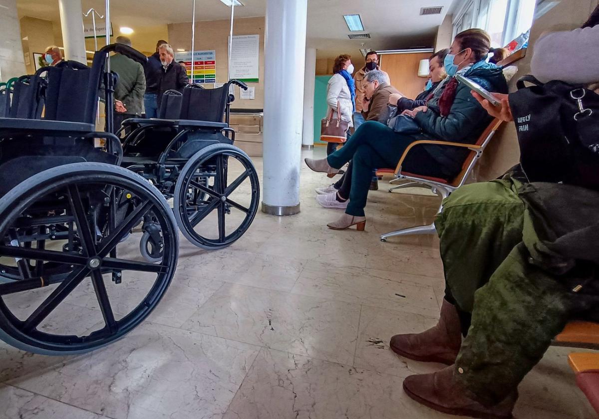 Ciudadanos llenan la sala de espera de un centro sanitario la pasada semana.