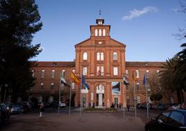 Fachada del colegio San José de Villafranca de los Barros.