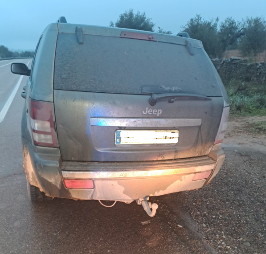 Todoterreno en el que huyeron los furtivos detenidos.