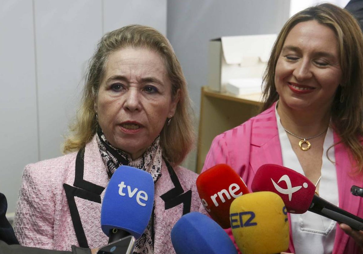 Mercedes Vaquera, consejera de Educación, este mediodía en el Centro de Profesores de Mérida.