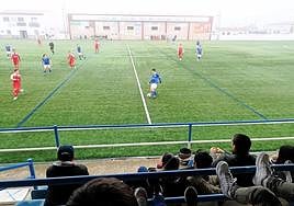 El encuentro se disputó en mitad de la niebla