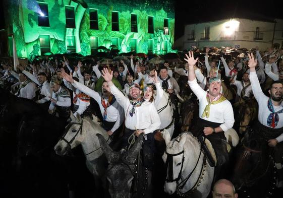 Celebración de La Encamisá de Navalvillar de Pela .