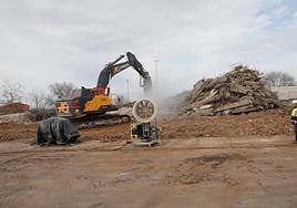 Solar que deja en la calle Ródano el Bloque C, ya derribado.