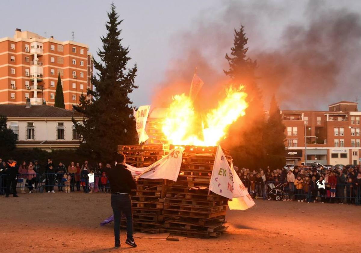 Celebración de Las Candelas de la Margen Derecha en el Carnaval de Badajoz 2023.