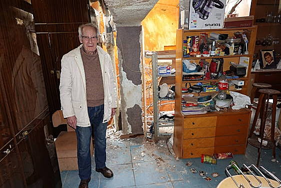 El derrumbe de una pared en el Casco Antiguo de Badajoz deja a la intemperie la casa de Carmelo