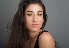 Carolina Yuste recibe el Premio Cygnus 2024 como mejor actriz por 'Saben Aquell'