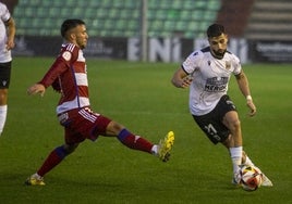 Llácer en un lance del choque del pasado domingo ante el filial del Granada.