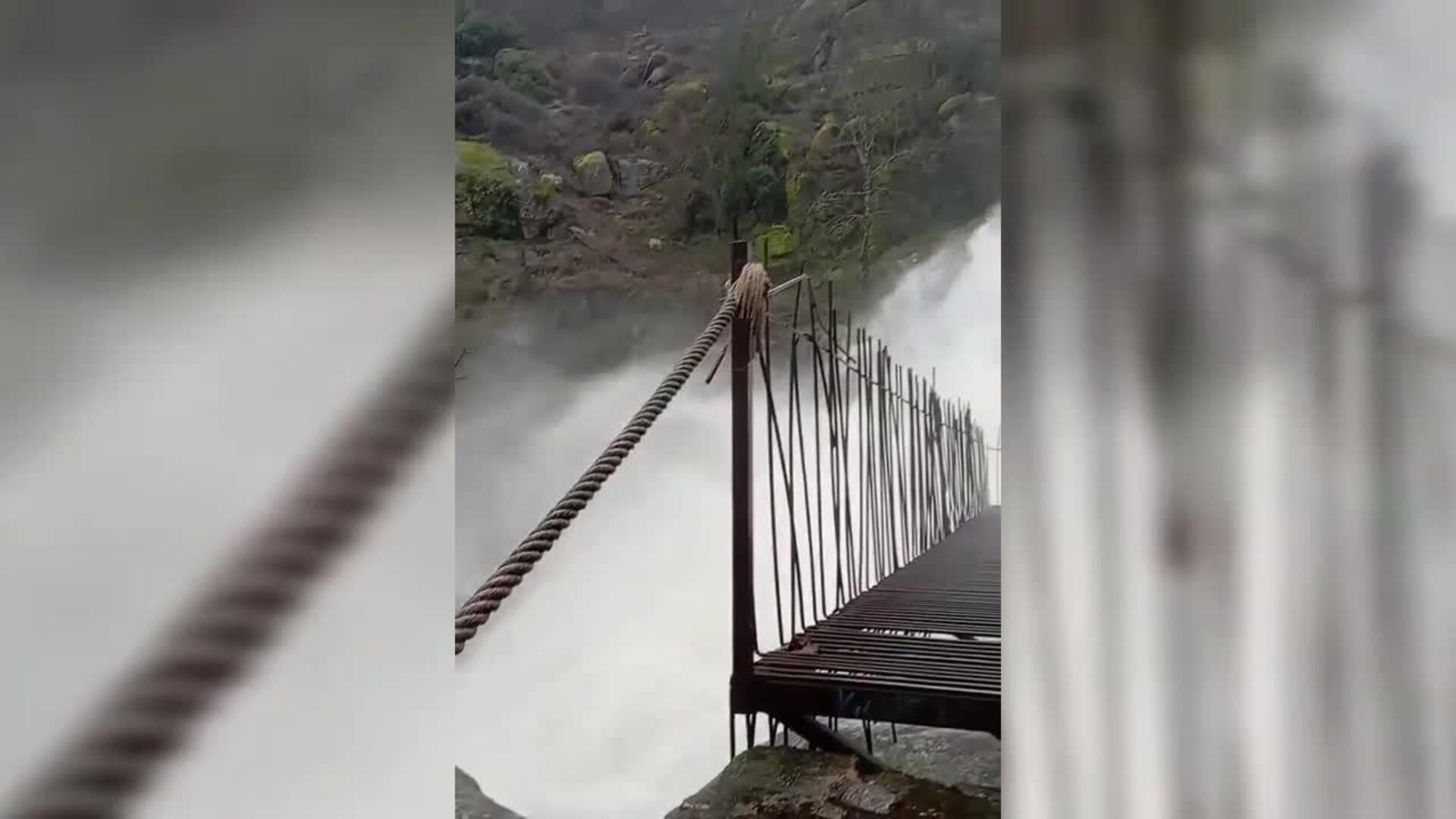 Así va el torrente de agua en la Cascada del Caozo