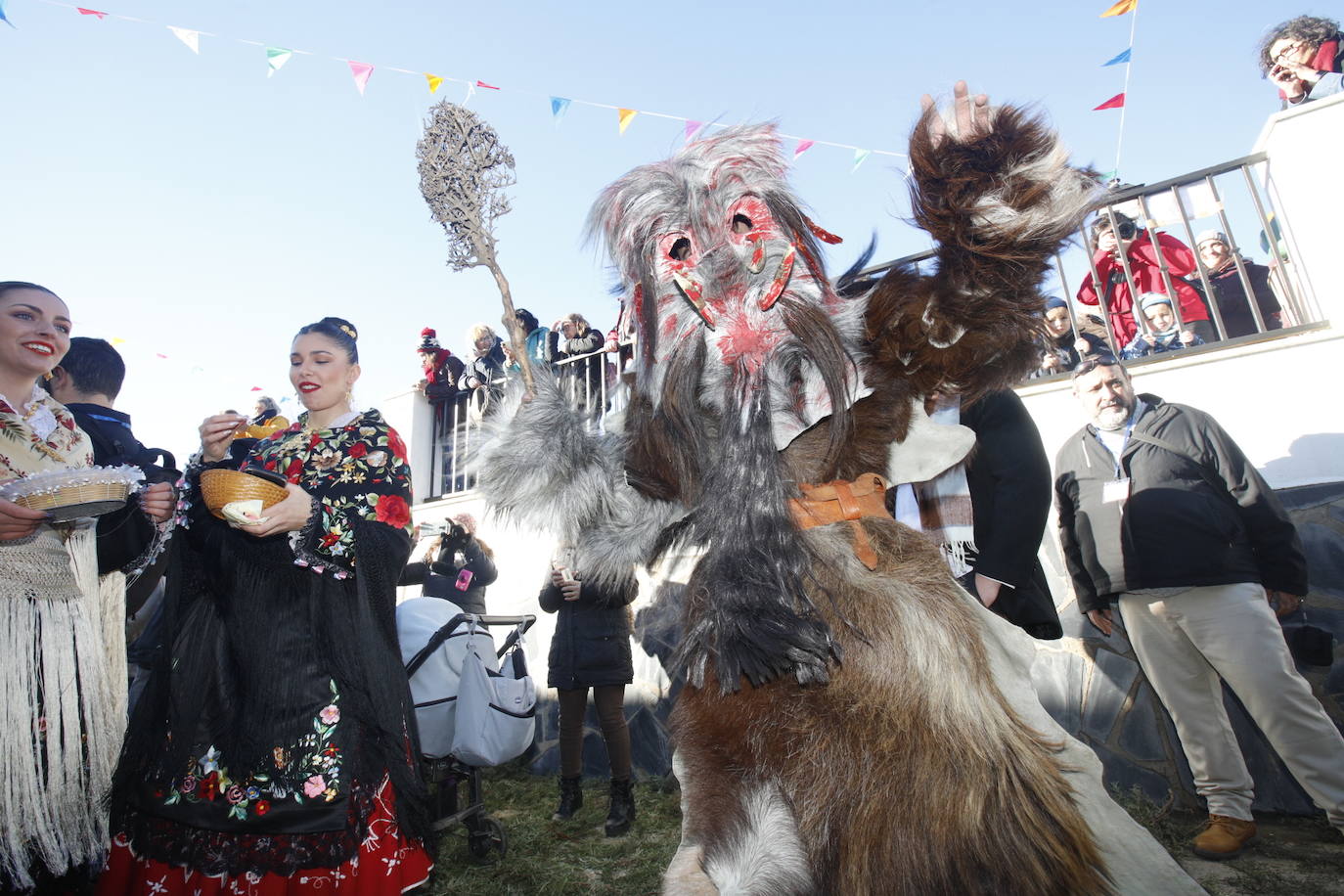 Carantoñas multitudinarias y con ansia de ser internacionales