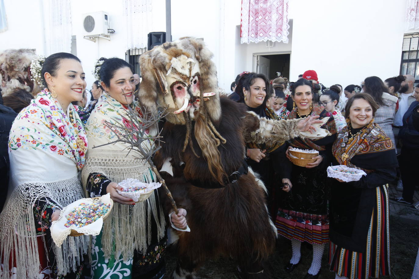 Carantoñas multitudinarias y con ansia de ser internacionales