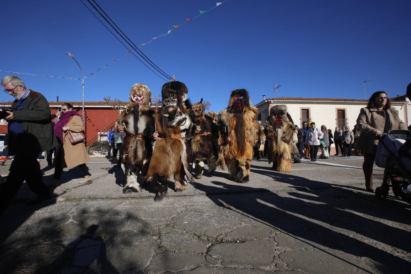 Carantoñas multitudinarias y con ansia de ser internacionales (I)