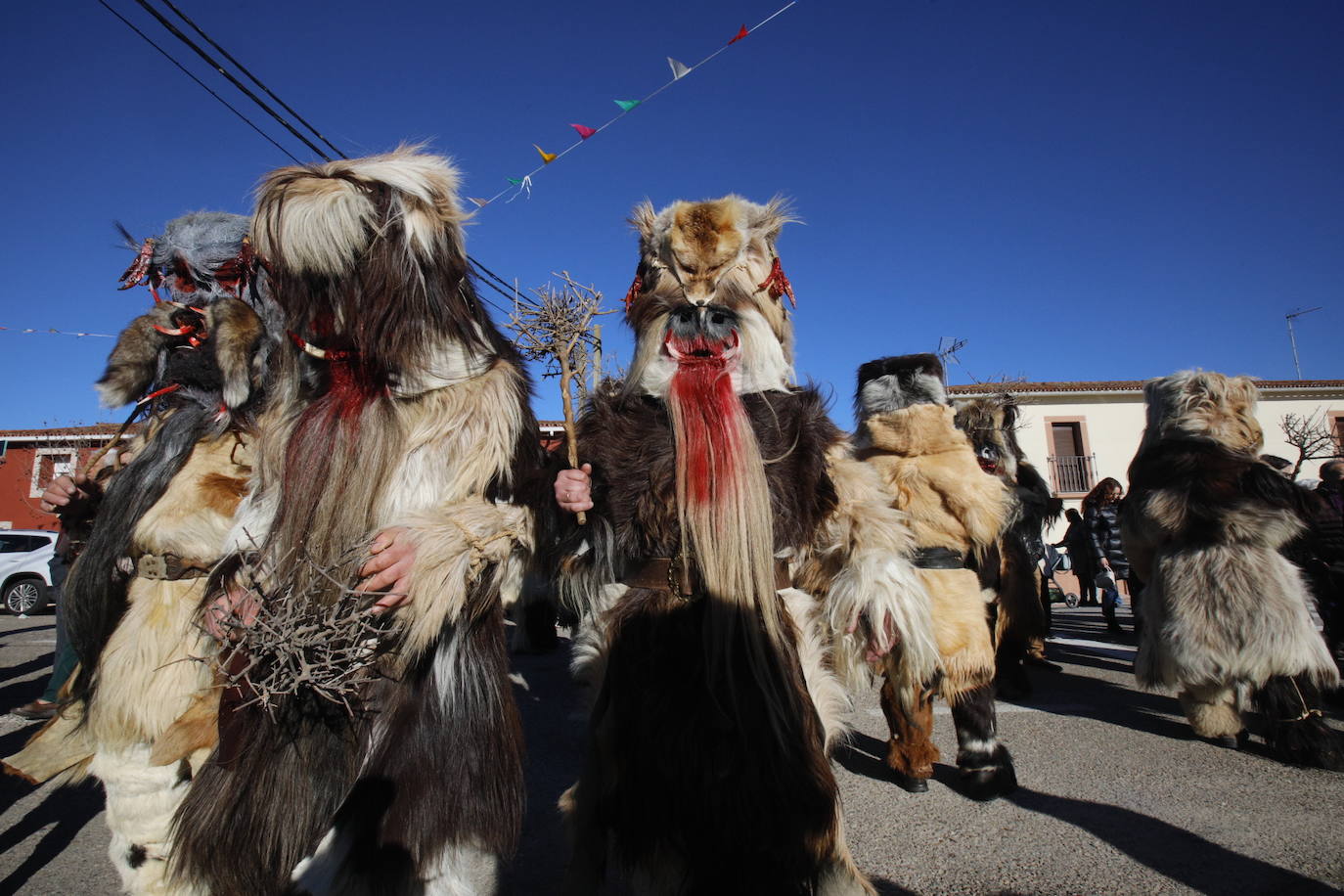 Carantoñas multitudinarias y con ansia de ser internacionales (I)