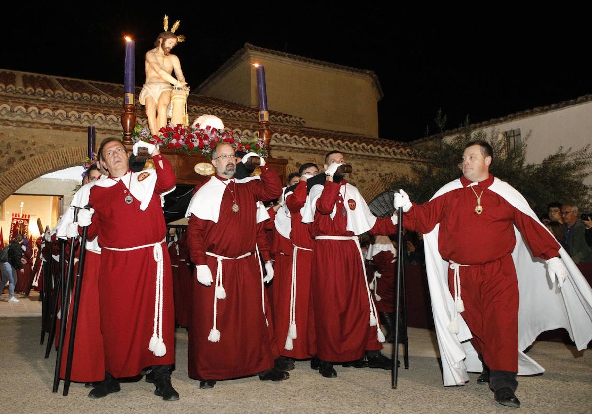 Paso del Señor de la Columna a su salida de la ermita del Espíritu Santo la pasada Semana Santa.