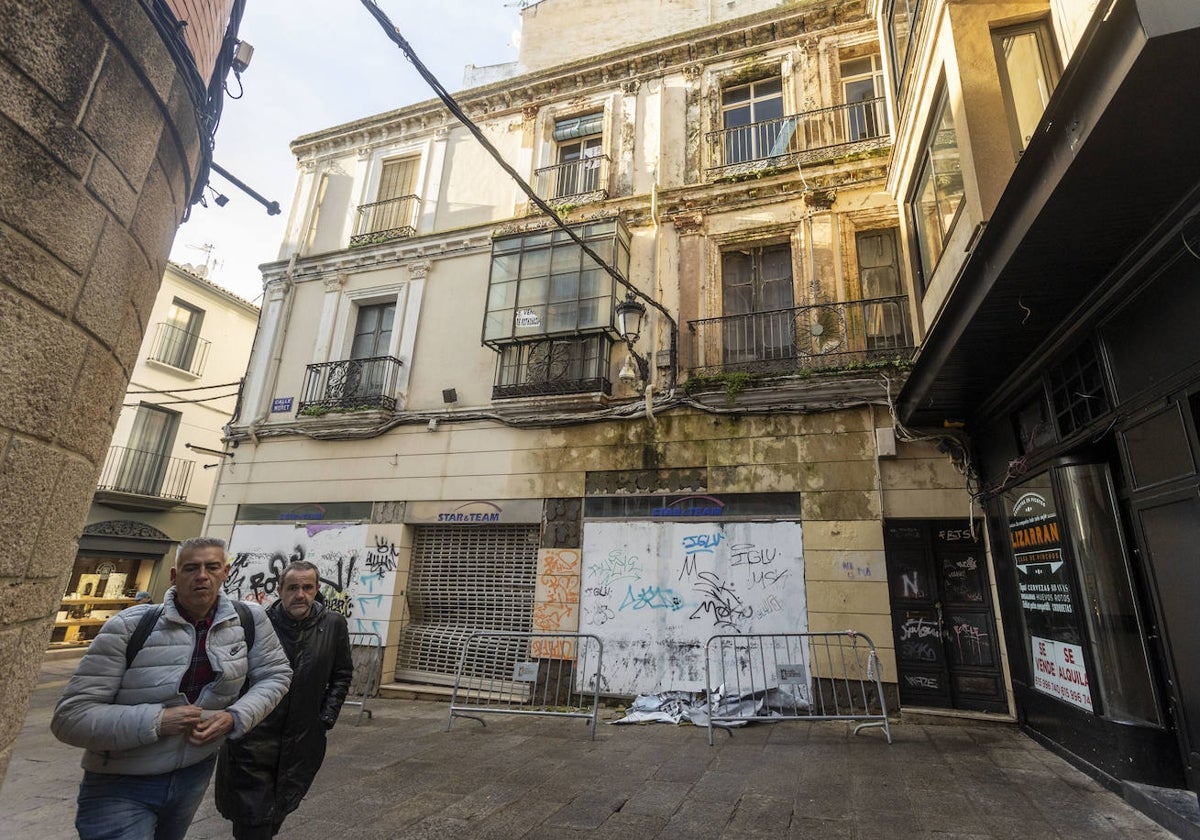 Edificios en mal estado afean las calles más céntricas del casco viejo de Cáceres