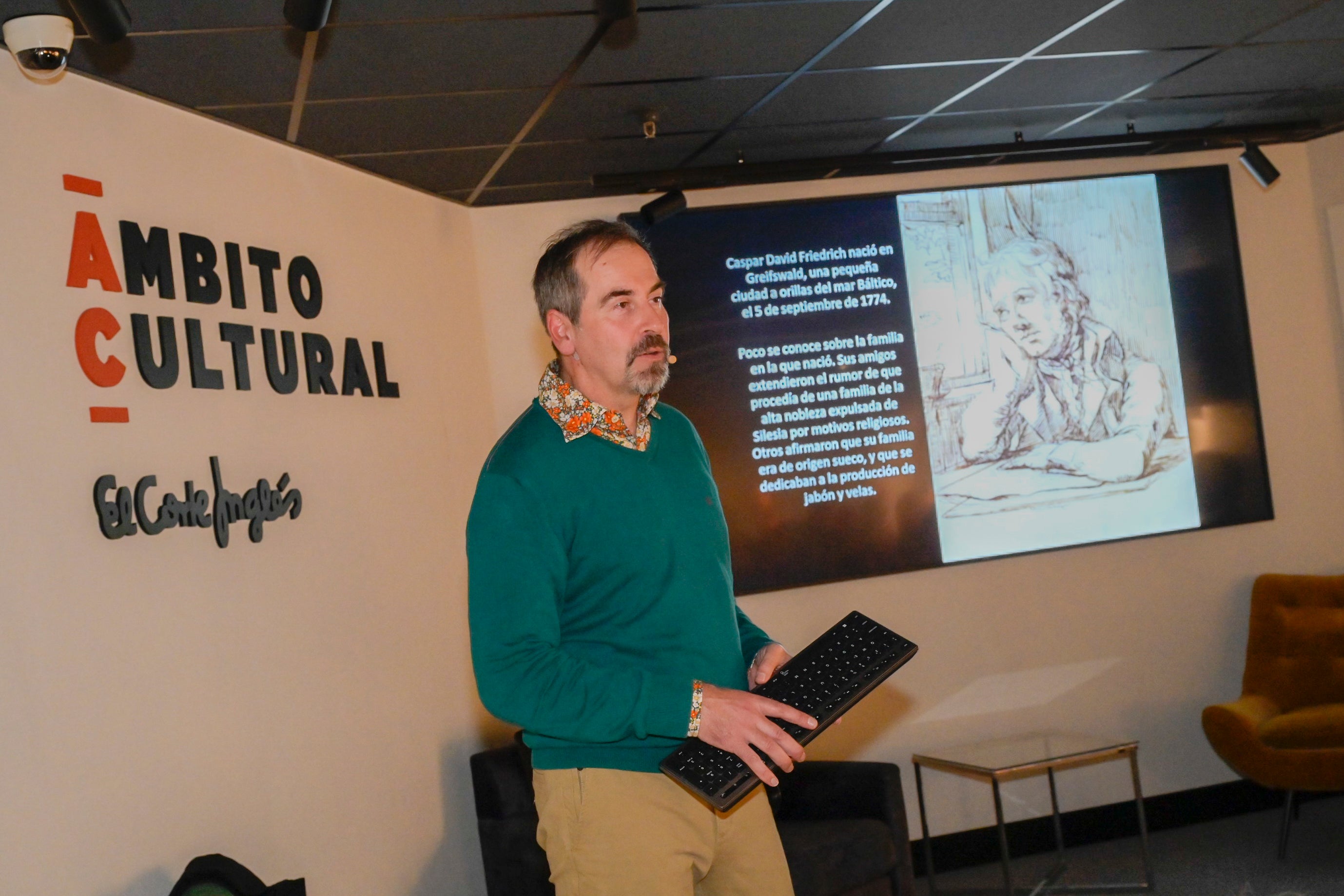Imagen secundaria 1 - Violonchelos y acrobacias para celebrar el periodismo en Badajoz