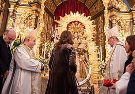 Imposición del bastón de mando y llaves de la ciudad.