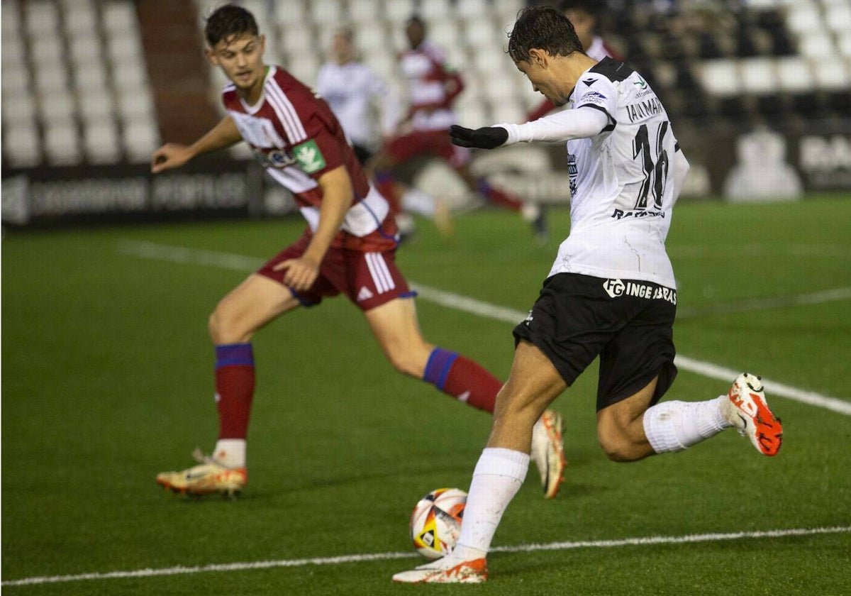 Javi Martín apunta de nuevo a hombre de referencia arriba en el Mérida.