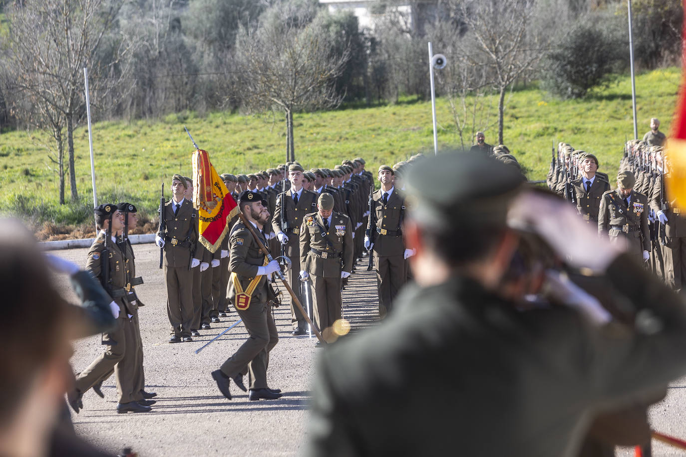 La jura de bandera de alumnos del segundo ciclo de 2023 en el Cefot de Cáceres, en imágenes