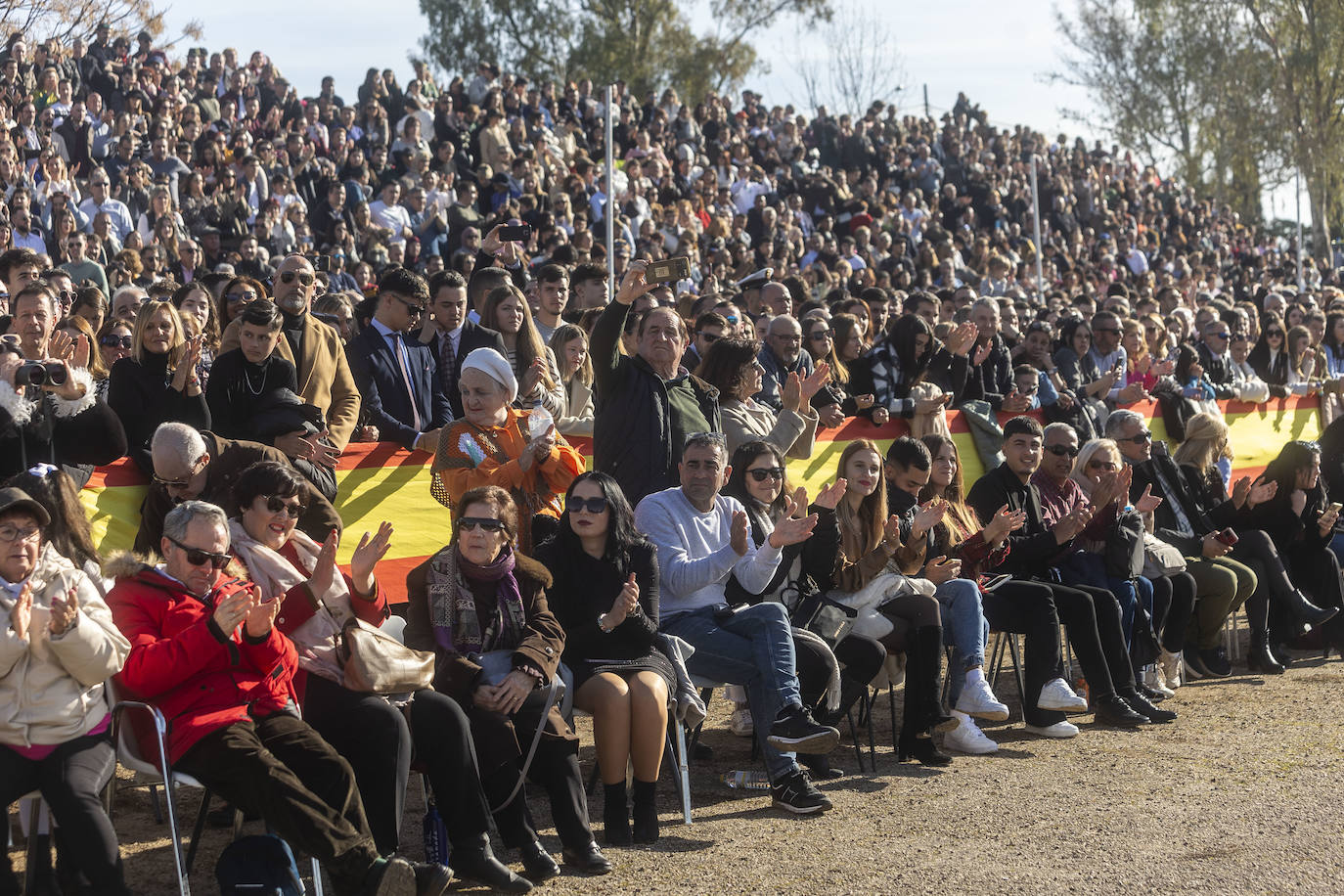 La jura de bandera de alumnos del segundo ciclo de 2023 en el Cefot de Cáceres, en imágenes