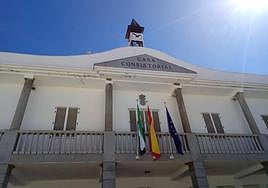 Portada de la Ayuntamiento de Alconchel.