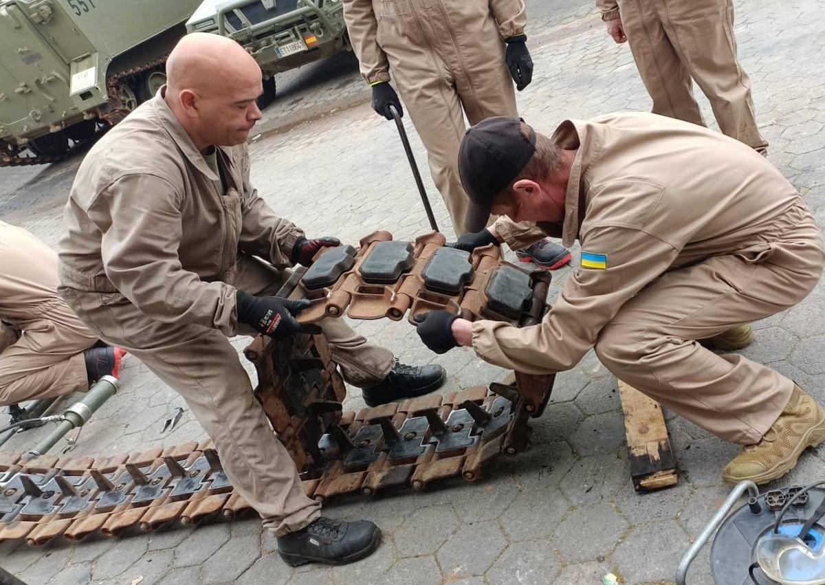 Imagen secundaria 1 - La Brigada Extremadura XI continúa formando a militares ucranianos en Bótoa