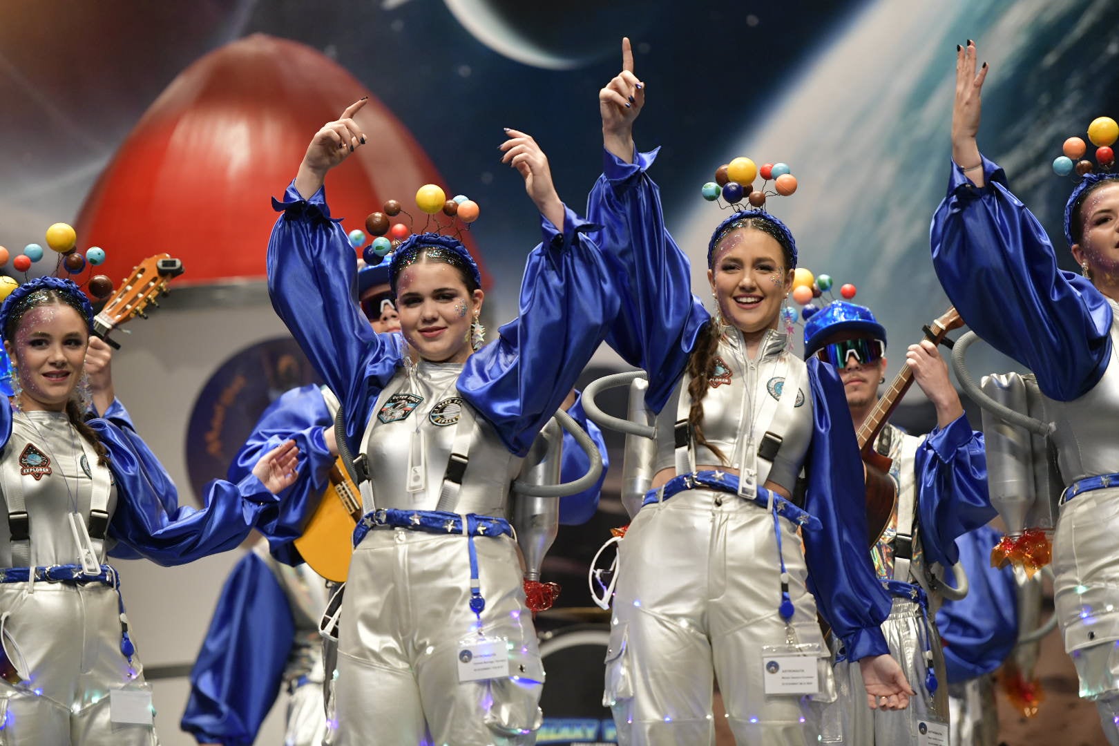 Los Mini Folk conquistan su espacio como astronautas