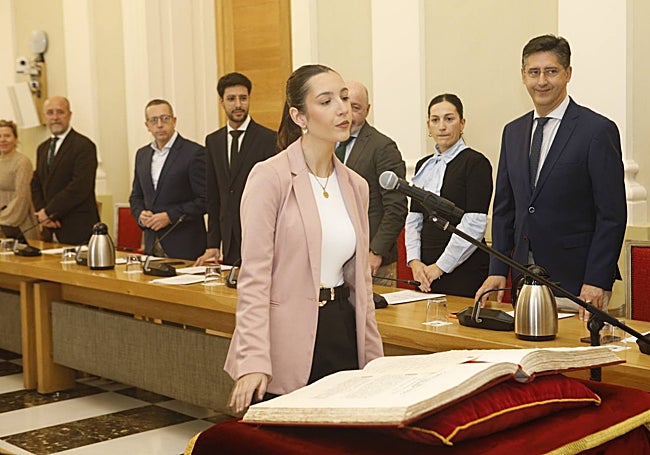 La nueva concejala del PP, Noelia Rodríguez, en el pleno.