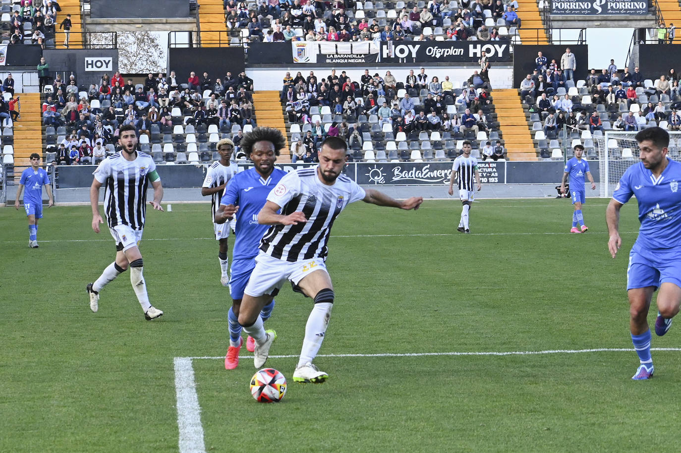 El partido entre el Badajoz y el Illescas, en imágenes