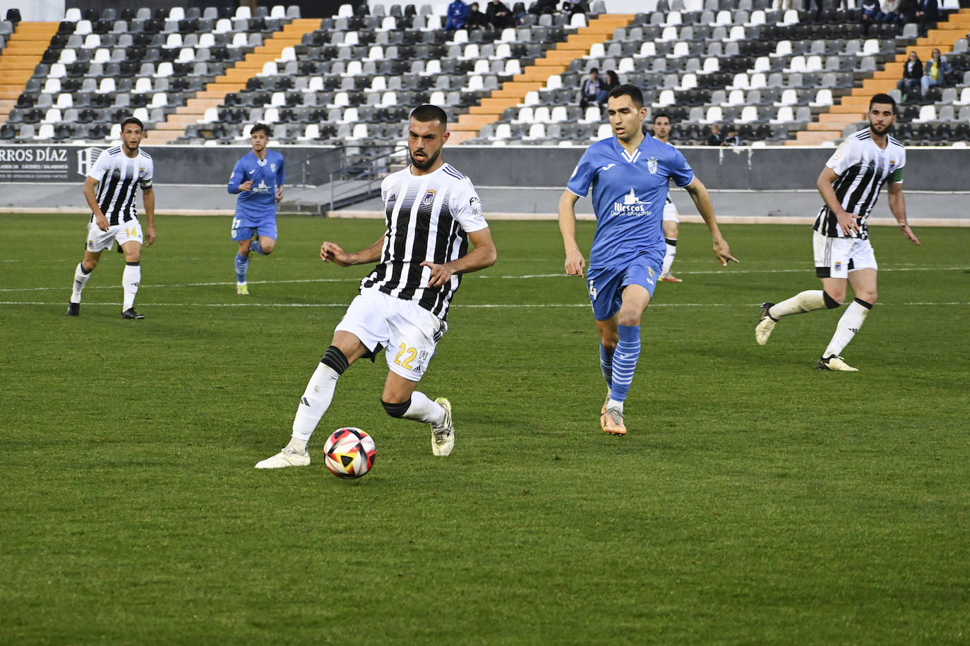 El partido entre el Badajoz y el Illescas, en imágenes