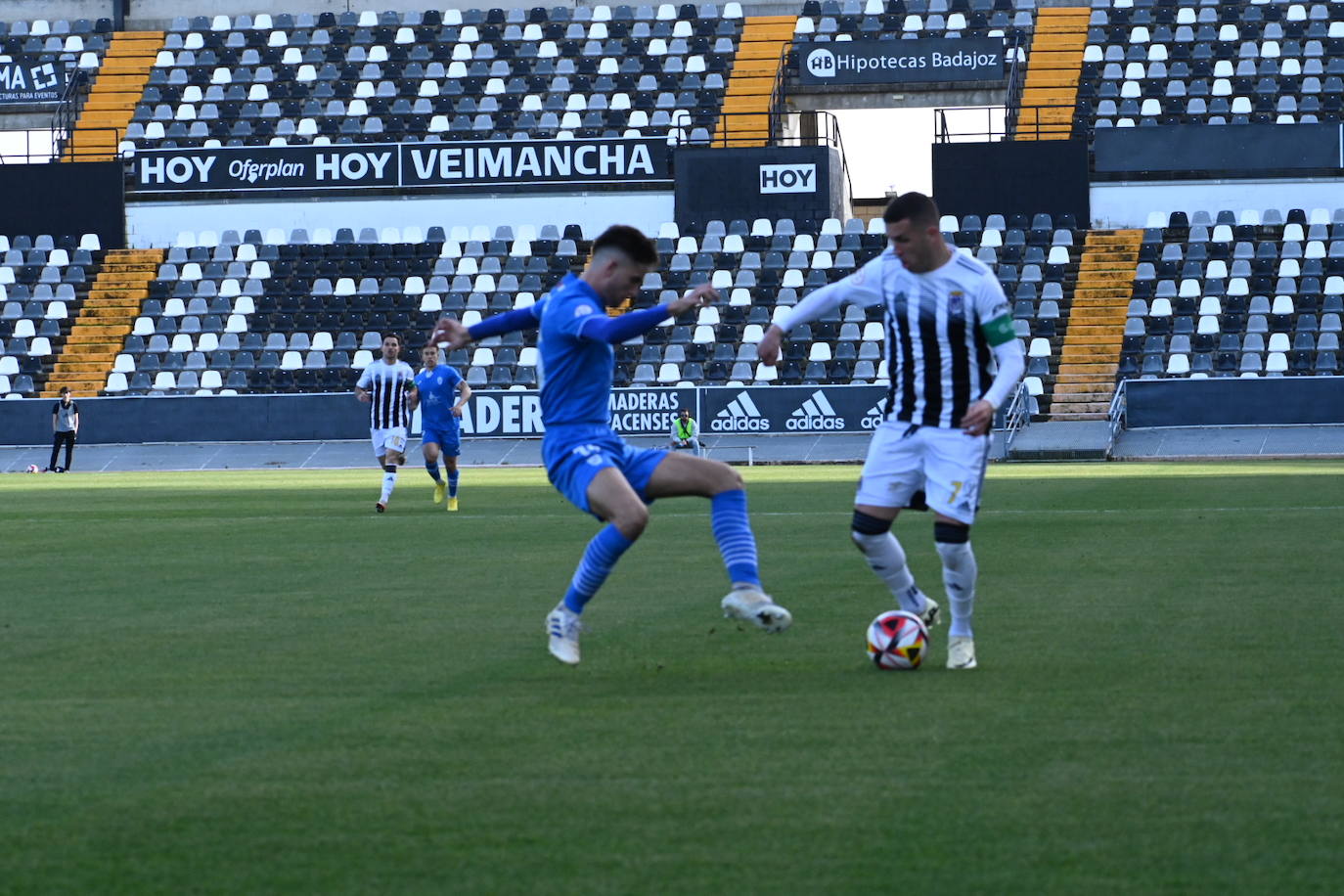 El partido entre el Badajoz y el Illescas, en imágenes