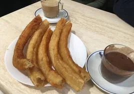 Churros con café y chocalete en Ronco Tovar, en Casar de Cáceres.