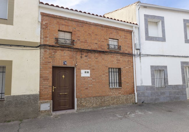 Casa de Vicente, en el número 76 de la calle La Laguna de Hinojal.