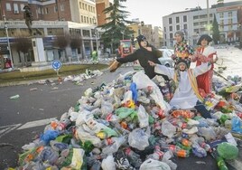 Basuras del botellón acumuladas en San Atón en los Carnavales de 2014