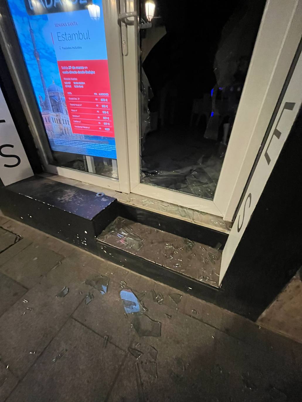 La Policía Nacional alertó a los dueños de los robos, como en la agencia de viajes Kanán.  Este fue el primero de los tres que supuestamente cometió el detenido.  La alerta de seguridad del segundo establecimiento saltó a las 2.33 horas.