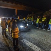 Los agricultores y ganaderos cacereños bloquean la A-66 y la N-630 para paralizar la Administración