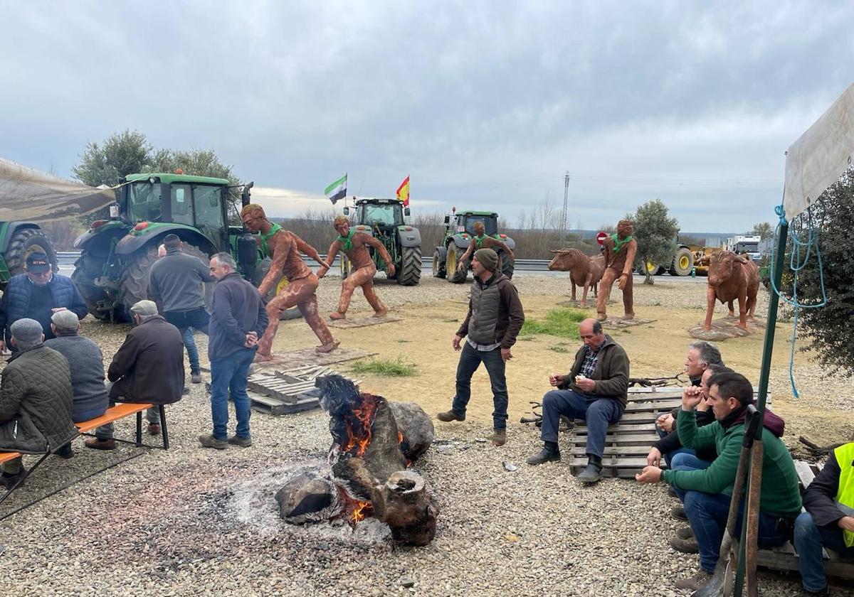 Agricultores y ganaderos concentrados este jueves en Moraleja.