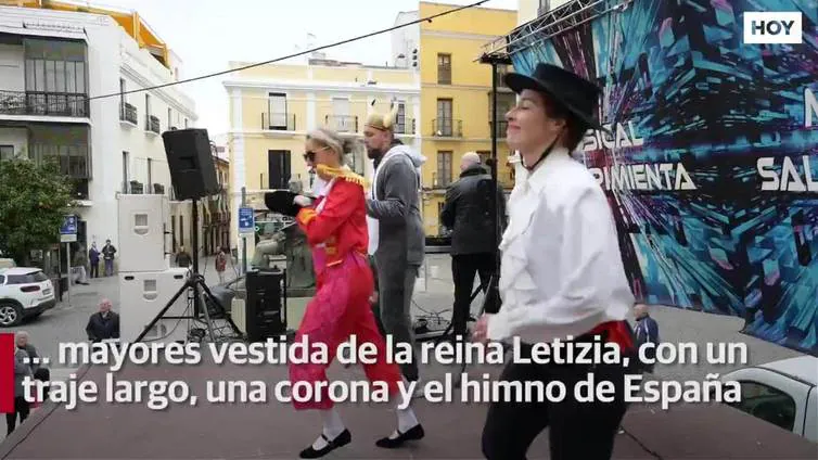 Los mayores disfrutan del carnaval en las Plaza de España