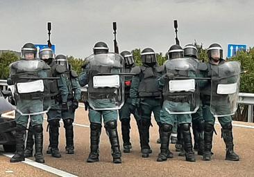 Primeros enfrentamientos entre agricultores y Guardia Civil en la tercera jornada de protesta del campo