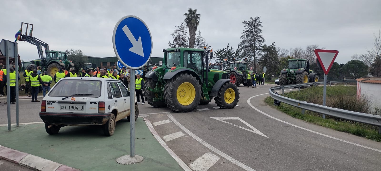 La protesta en Moraleja ha cortado la Ex-109 y la EX-A1