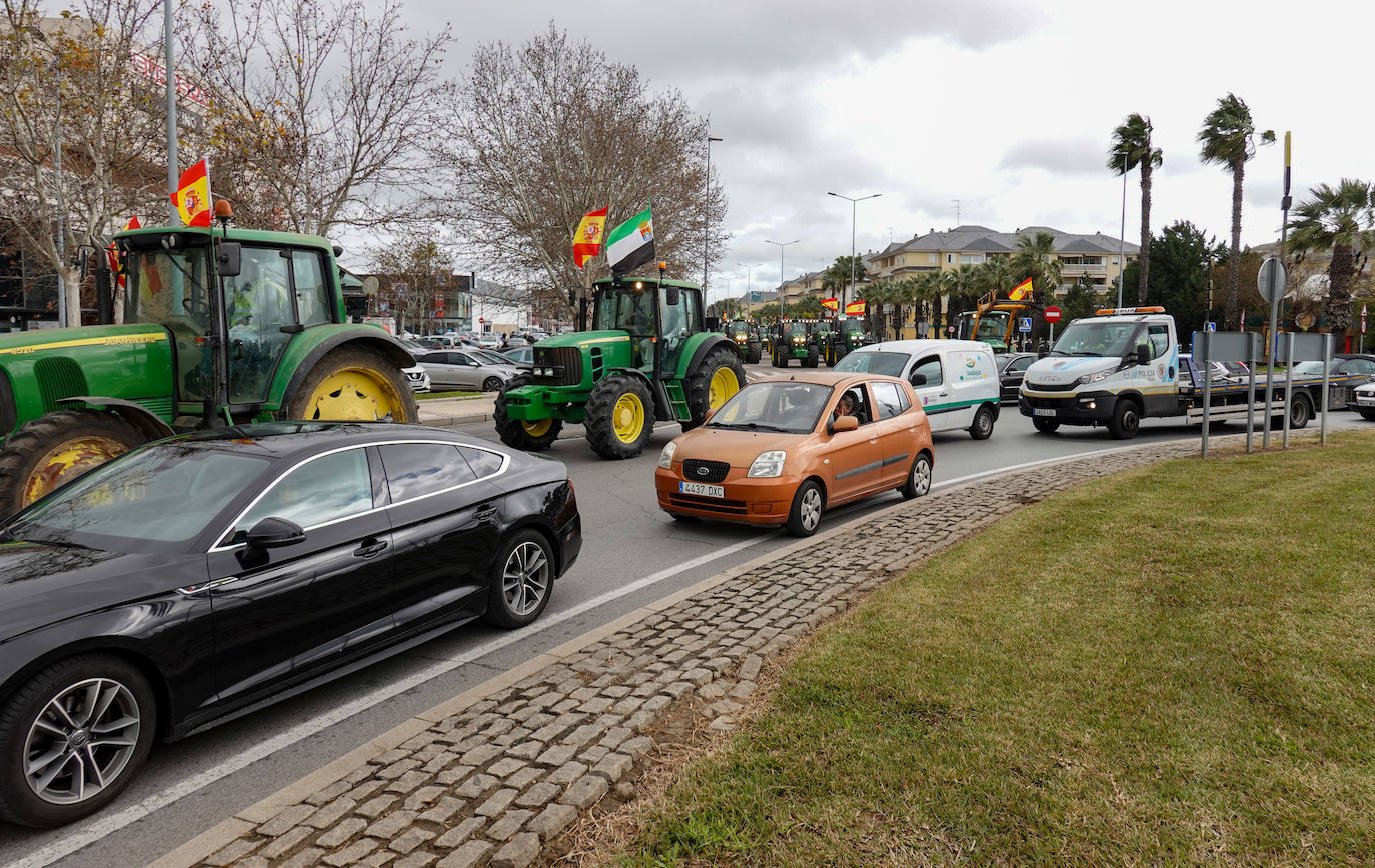 Fotos | Protesta de los agricultores este viernes en Badajoz