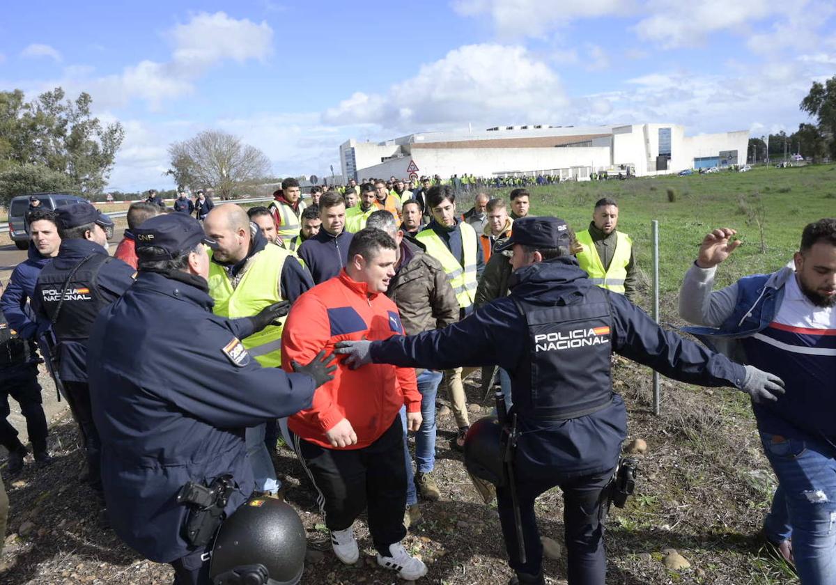 Fotos | Protesta de los agricultores este viernes en Badajoz