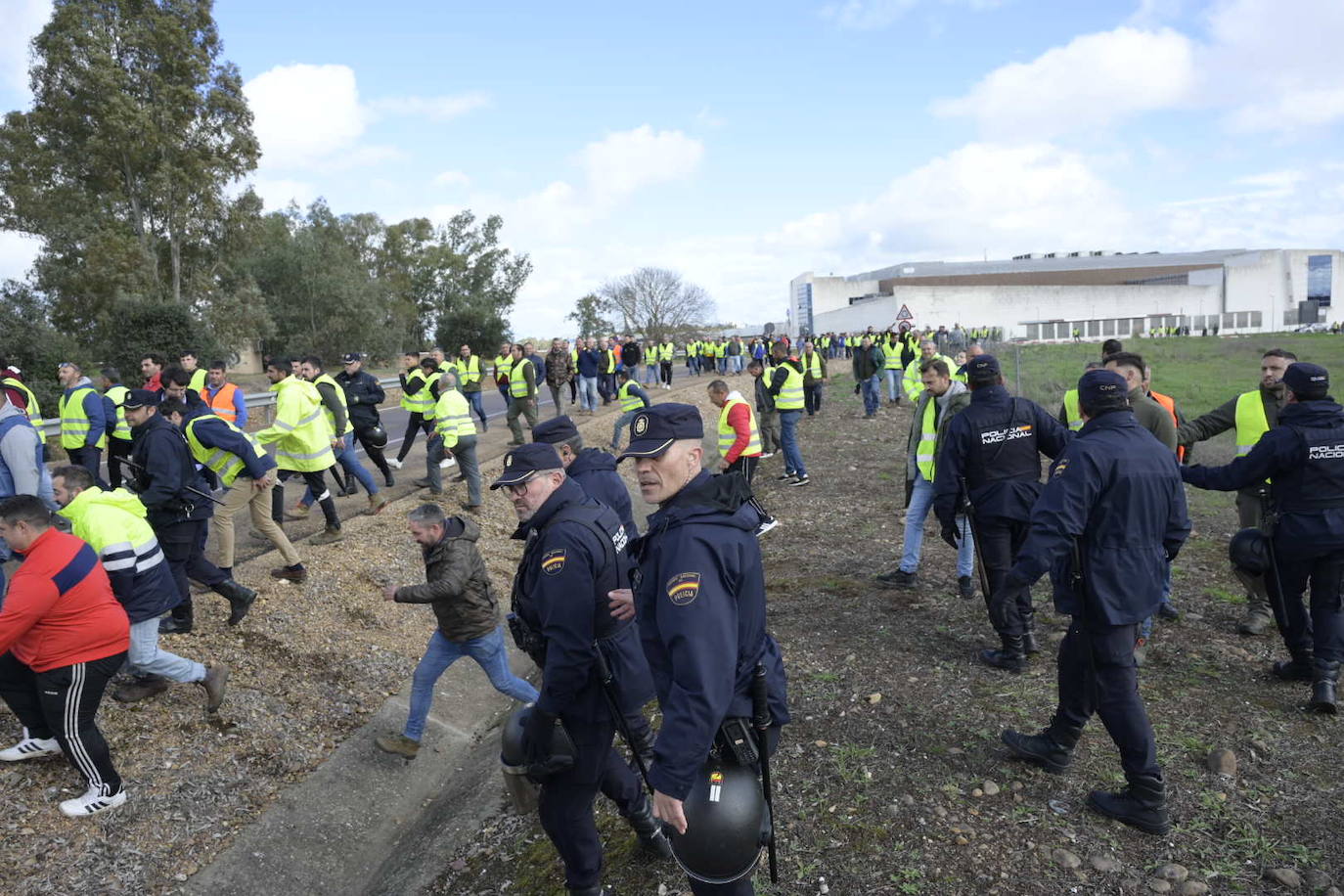 Fotos | Protesta de los agricultores este viernes en Badajoz